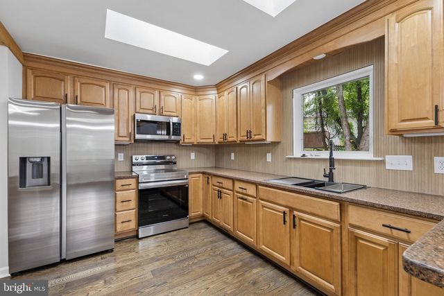 16202 EDGEWOOD DR, Dumfries, VA 22025