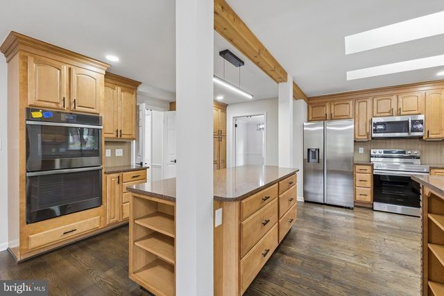 16202 EDGEWOOD DR, Dumfries, VA 22025