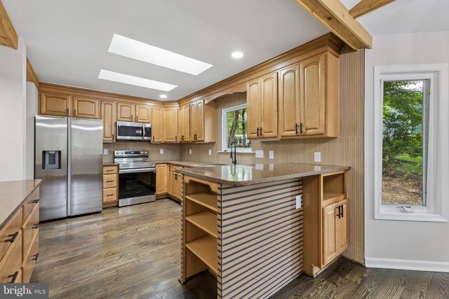 16202 EDGEWOOD DR, Dumfries, VA 22025