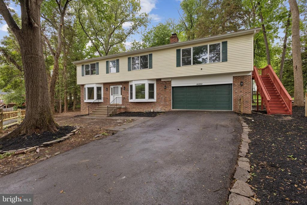 16202 EDGEWOOD DR, Dumfries, VA 22025