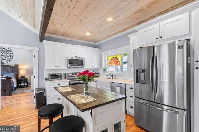 18 Shady Grove Lane, Blue Ridge, GA 30513