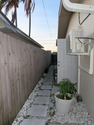 8571 NW 11th St REAR, Pembroke Pines, FL 33024