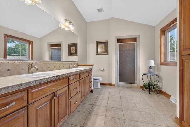 W162N7406 Tamarack TRAIL, Menomonee Falls, WI 53051