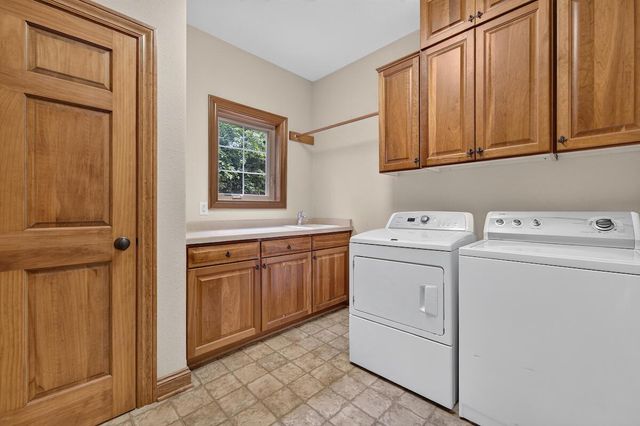 W162N7406 Tamarack TRAIL, Menomonee Falls, WI 53051