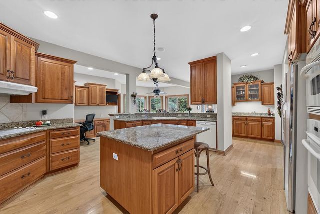 W162N7406 Tamarack TRAIL, Menomonee Falls, WI 53051