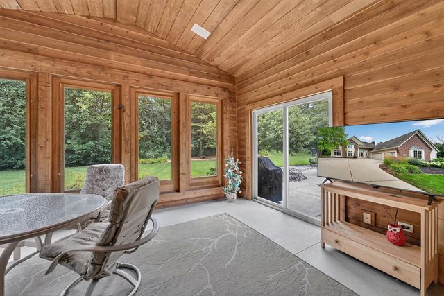 W162N7406 Tamarack TRAIL, Menomonee Falls, WI 53051