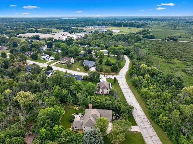 W162N7406 Tamarack TRAIL, Menomonee Falls, WI 53051