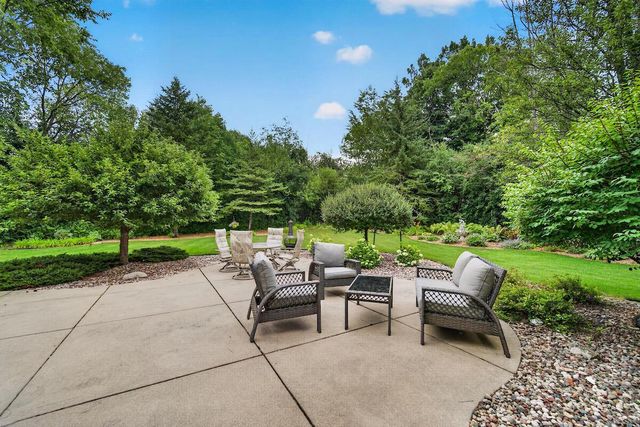 W162N7406 Tamarack TRAIL, Menomonee Falls, WI 53051