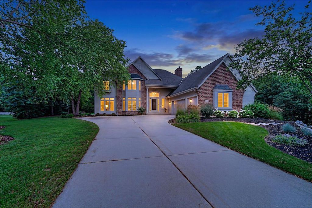 W162N7406 Tamarack TRAIL, Menomonee Falls, WI 53051