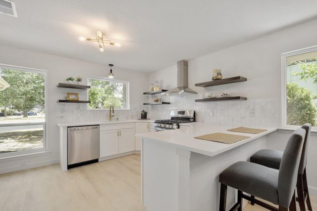 4011 Eskew DR, Austin, TX 78749