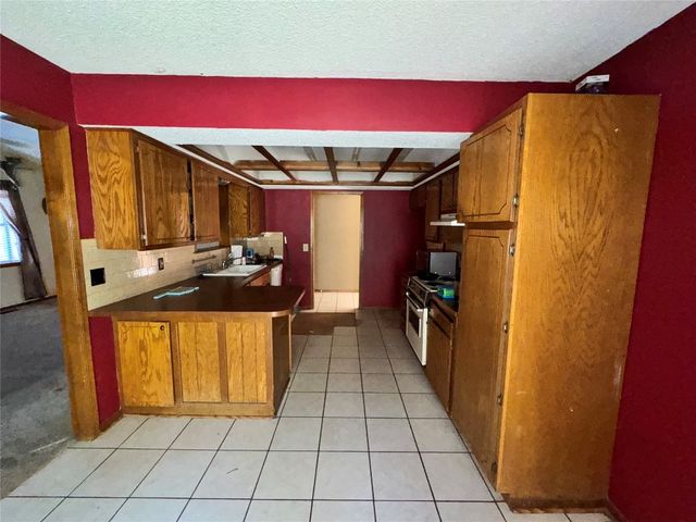 100 N Rockypoint Drive, Edmond, OK 73003