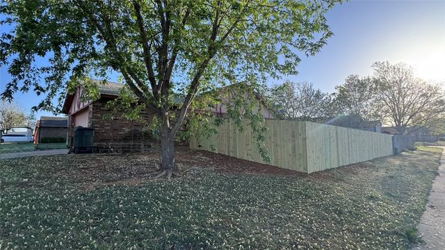 100 N Rockypoint Drive, Edmond, OK 73003