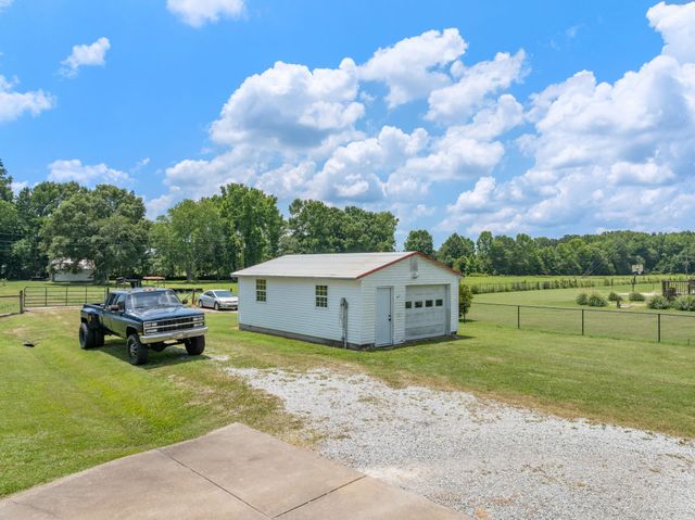 41 Harding Rd, Leoma, TN 38468