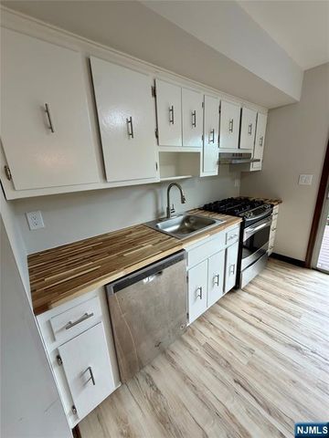 54 Franklin Avenue, Saddle Brook, NJ 07663