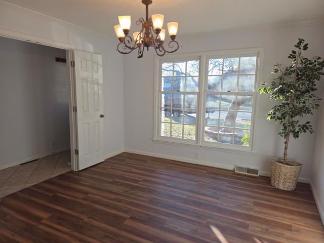 3442 S Rogers Avenue, Springfield, MO 65804