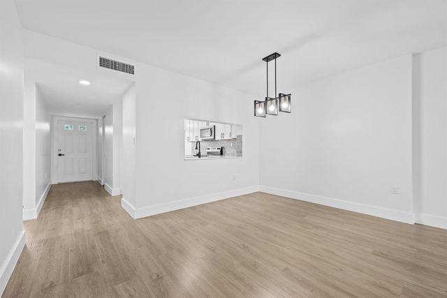 4734 E Lucerne Lakes Blvd E 303, Lake Worth, FL 33467