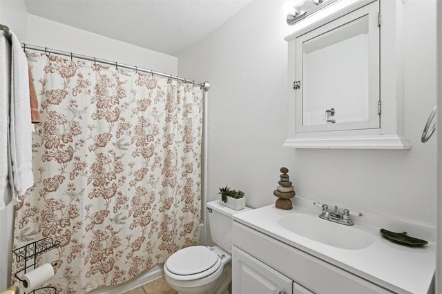 807 Oak West Drive, Houston, TX 77073