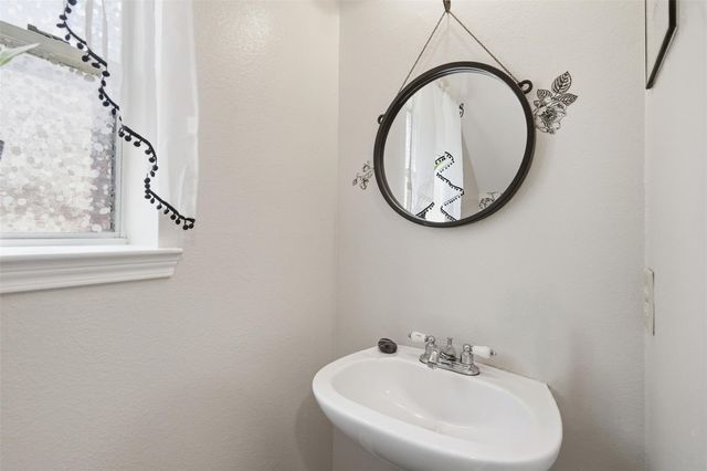 807 Oak West Drive, Houston, TX 77073