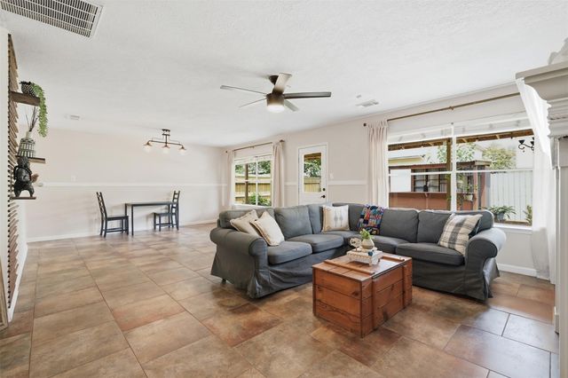 807 Oak West Drive, Houston, TX 77073