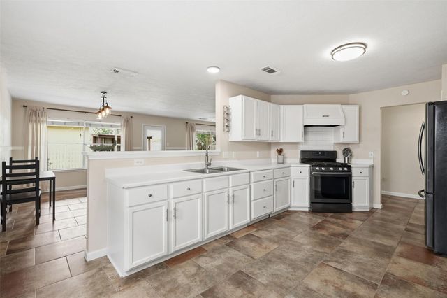807 Oak West Drive, Houston, TX 77073