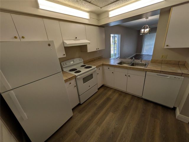 5613 BLUE SHADOWS COURT 60-2, Orlando, FL 32811