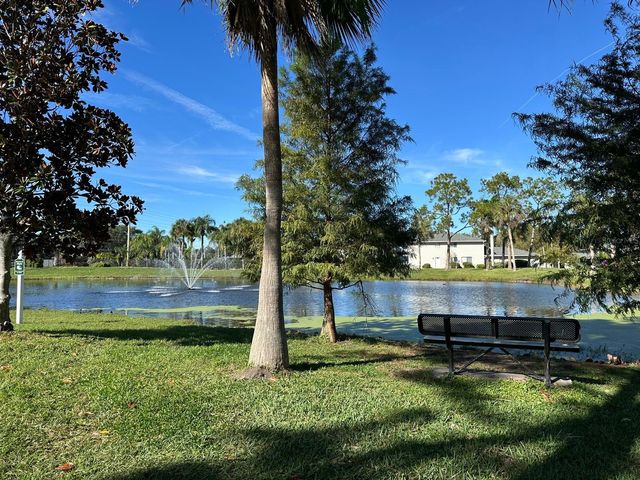 5613 BLUE SHADOWS COURT 60-2, Orlando, FL 32811
