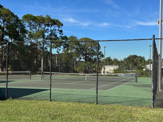 5613 BLUE SHADOWS COURT 60-2, Orlando, FL 32811