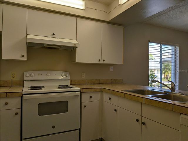 5613 BLUE SHADOWS COURT 60-2, Orlando, FL 32811