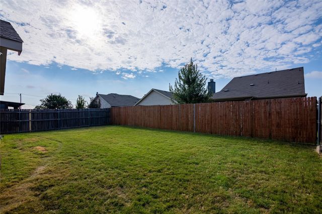 8924 Whirlwind Trail, Aubrey, TX 76227