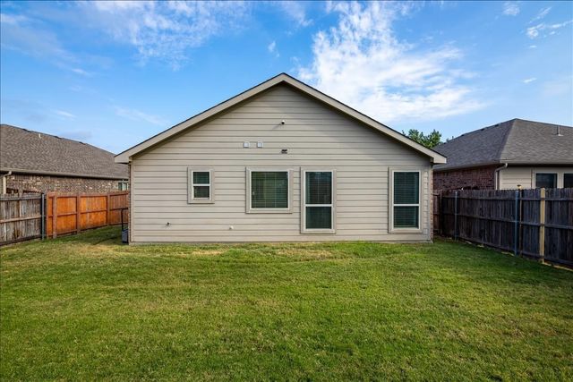 8924 Whirlwind Trail, Aubrey, TX 76227