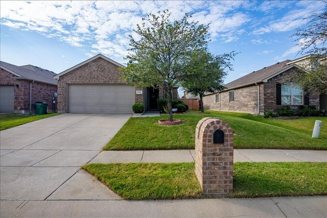 8924 Whirlwind Trail, Aubrey, TX 76227