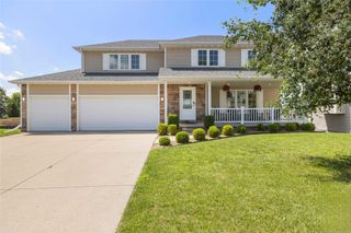 15708 Tanglewood Drive, Urbandale, IA 50323