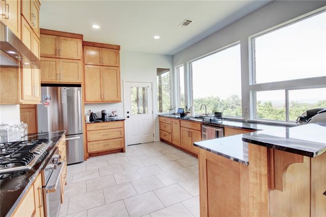 1010 E Rockwood Trail, Fayetteville, AR 72701