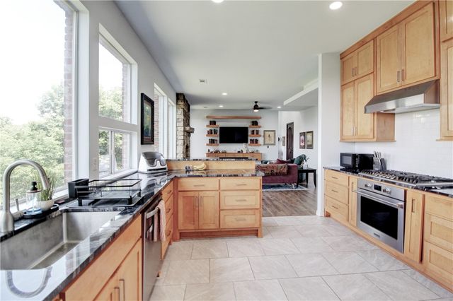 1010 E Rockwood Trail, Fayetteville, AR 72701