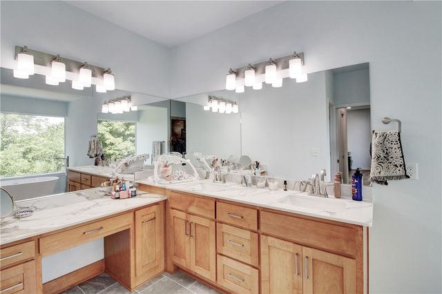 1010 E Rockwood Trail, Fayetteville, AR 72701