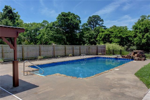 1010 E Rockwood Trail, Fayetteville, AR 72701