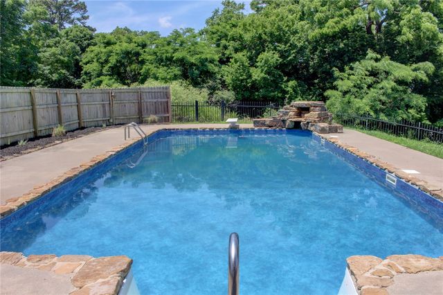1010 E Rockwood Trail, Fayetteville, AR 72701