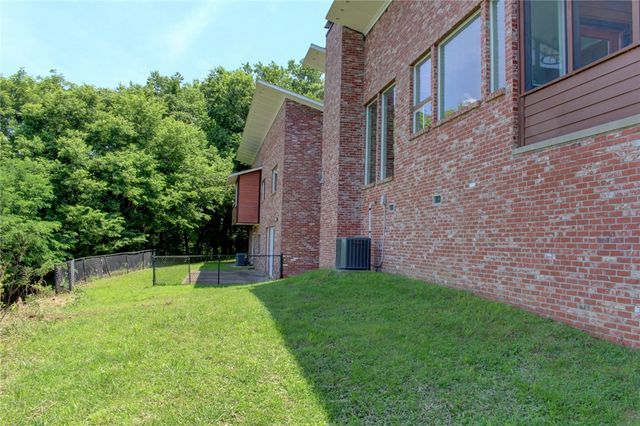 1010 E Rockwood Trail, Fayetteville, AR 72701