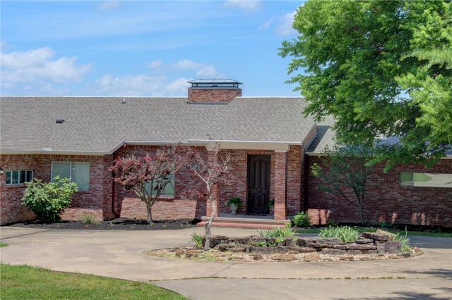 1010 E Rockwood Trail, Fayetteville, AR 72701