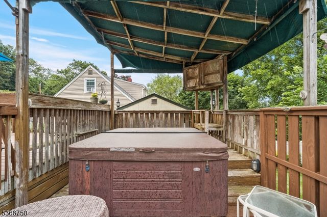 18 Westwood Dr North, West Orange Twp., NJ 07052