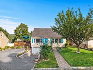 18 Westwood Dr North, West Orange Twp., NJ 07052