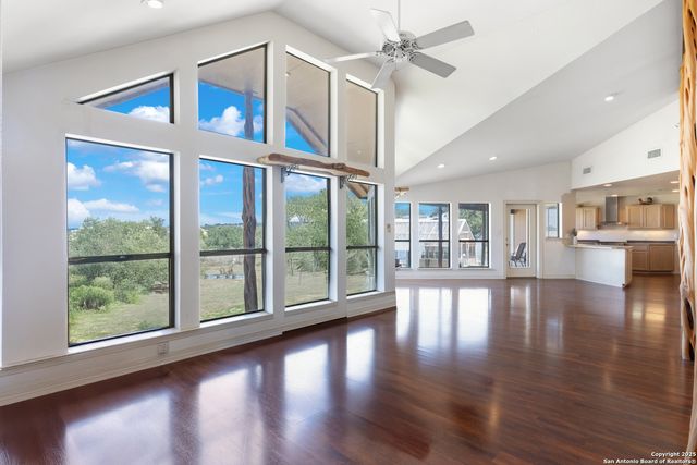 1670 S Cranes Mill, New Braunfels, TX 78132