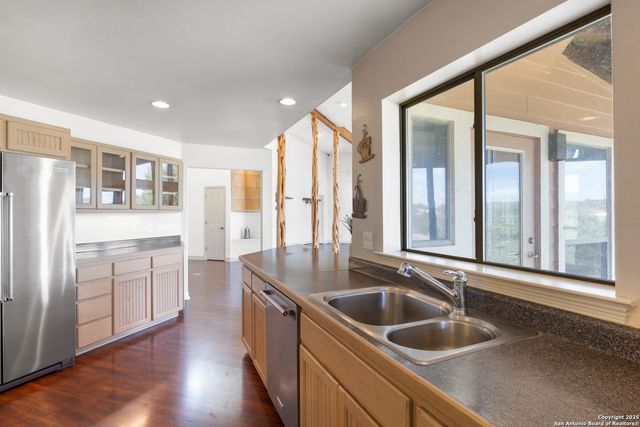 1670 S Cranes Mill, New Braunfels, TX 78132