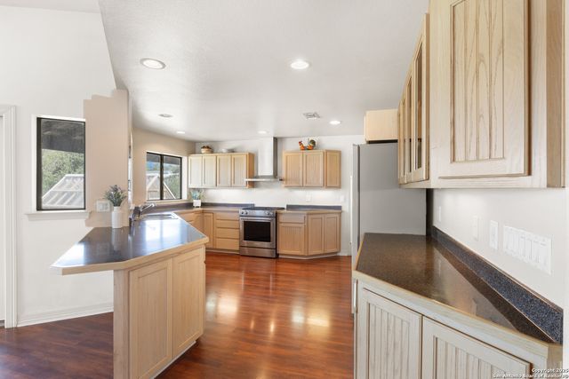 1670 S Cranes Mill, New Braunfels, TX 78132