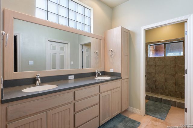 1670 S Cranes Mill, New Braunfels, TX 78132