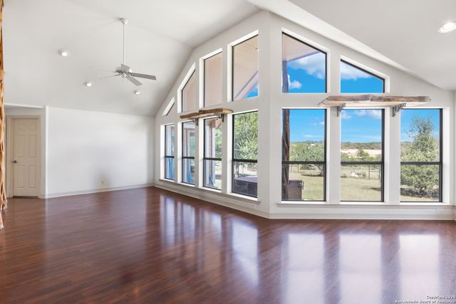 1670 S Cranes Mill, New Braunfels, TX 78132