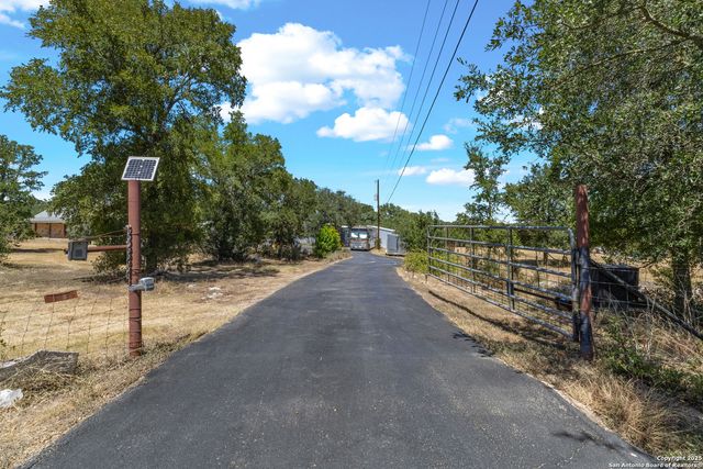 1670 S Cranes Mill, New Braunfels, TX 78132