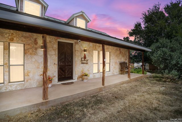 1670 S Cranes Mill, New Braunfels, TX 78132