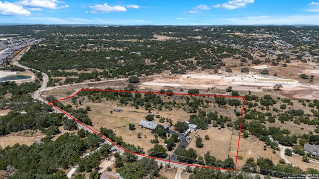 1670 S Cranes Mill, New Braunfels, TX 78132