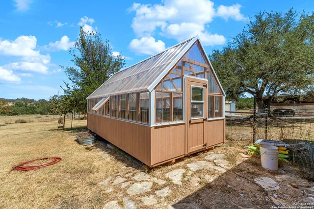 1670 S Cranes Mill, New Braunfels, TX 78132